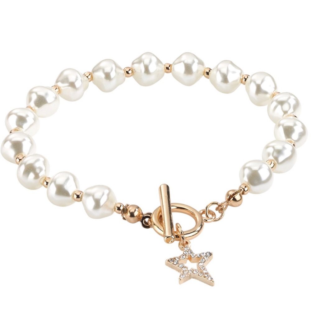 NWT ⭐️ MCKENNA BRACELET HAND BEADED PEAR WITH STAR DAINTY CUTE GIRL